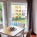 A 200 M De La Playa Con Vista A La Piscina Y Parking Cubierto Gratuito